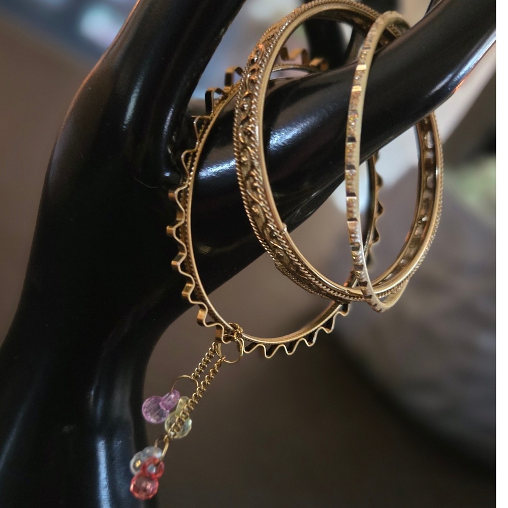 Gold Tone Bangle‎ Bracelet Stack 3PC Filigree Hammered Scalloped Beaded Charm